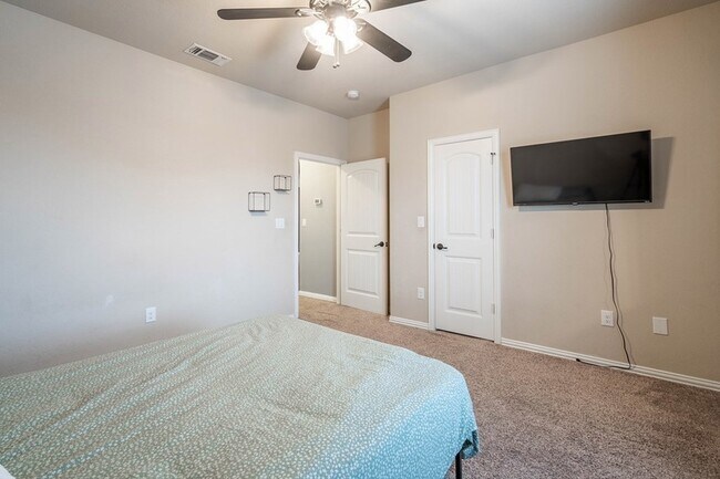 Building Photo - 5608 Magellan St
