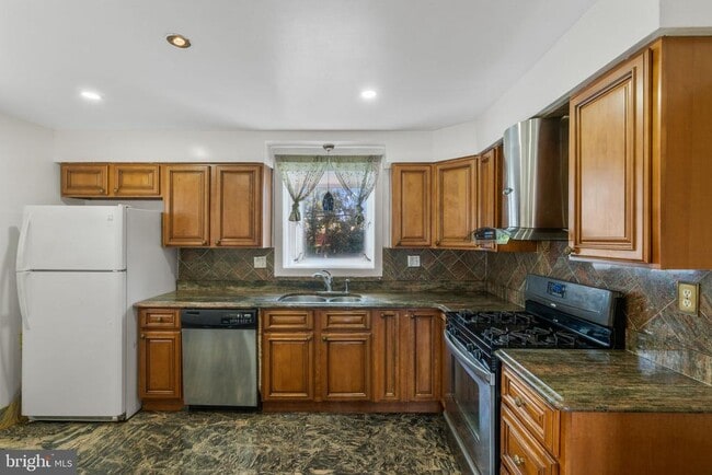 Building Photo - 9967 Verree Rd
