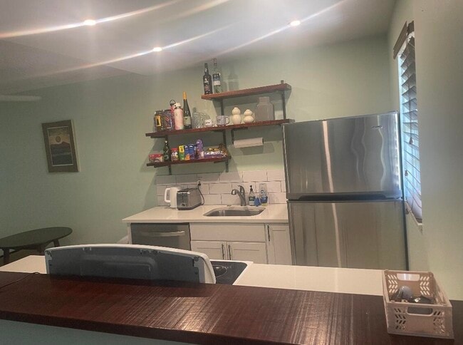 Building Photo - 205 NE 3rd St