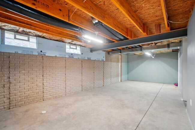 Building Photo - 218 Christian St