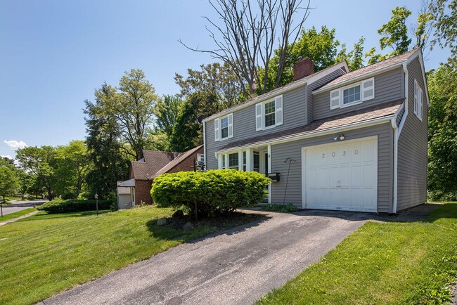 Building Photo - Charming single 3 bedroom house