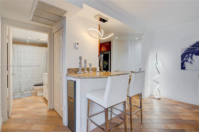 Building Photo - 10350 W Bay Harbor Dr