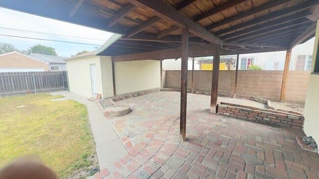 Building Photo - 10131 Memphis Ave