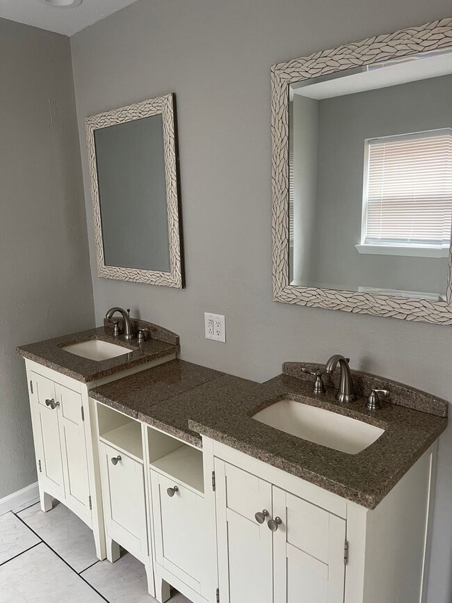 Building Photo - 3 bedroom PLUS floor plan! Newly Remodeled...