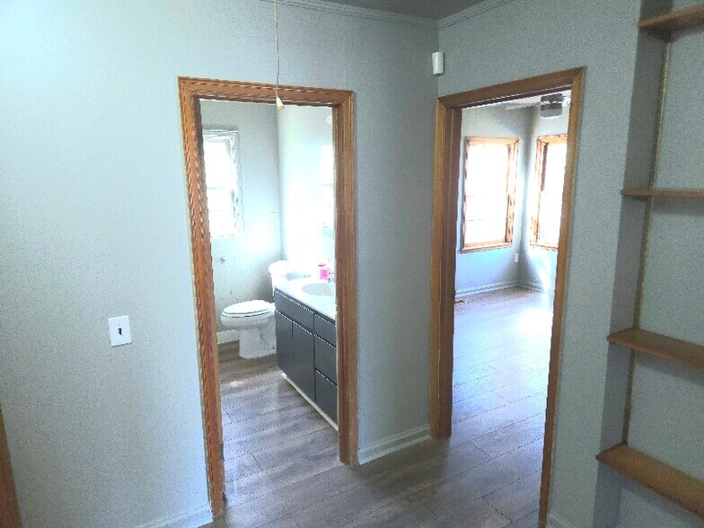 Building Photo - 1305 Edna Pl