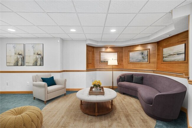 Building Photo - 15 High Point Cir