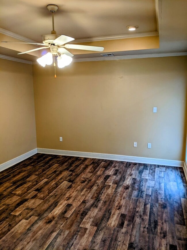 Building Photo - Spacious 3/2 home in a Convenient Location!