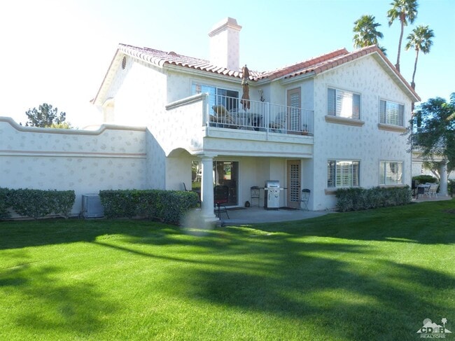 Building Photo - 221 Vista Royale Cir E