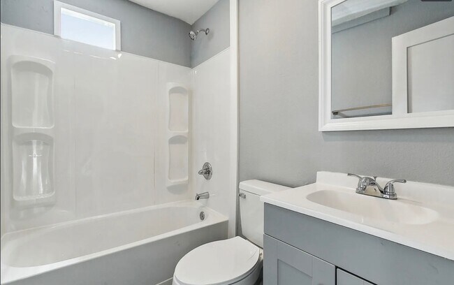 Building Photo - Studio Apartment in Central City