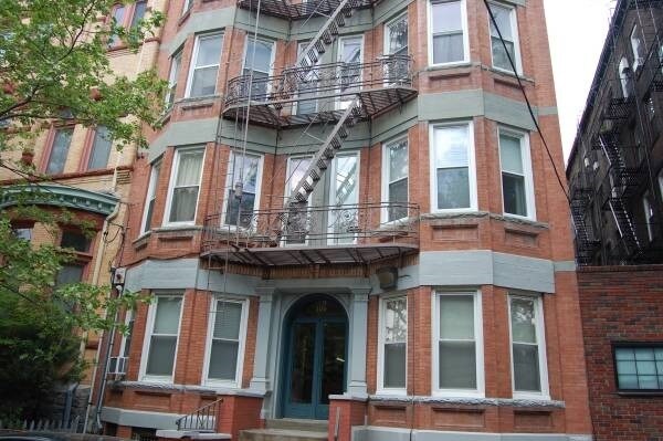 Building Photo - 106 11th St
