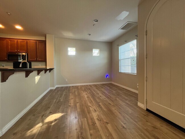 Building Photo - Beautiful corner unit townhome in the heart of Otay Ranch