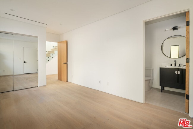 Building Photo - 1931 Sunset Plaza Dr