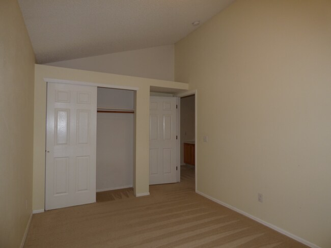 Building Photo - Fabulous Highlands Ranch Home!