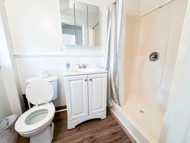 Building Photo - 128 Blair St