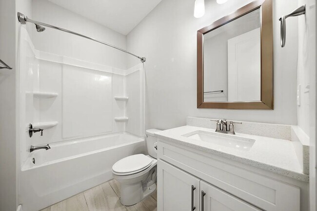 Building Photo - Breakfest Point 3 Bedroom 2 bath