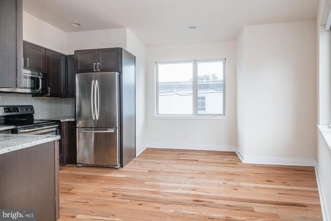 Building Photo - 1242 Point Breeze Ave