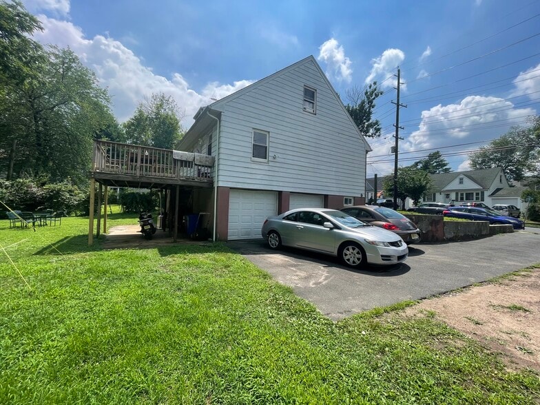 Building Photo - 1065 Sayre Rd