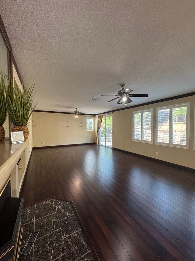 Building Photo - 1762 River Oaks Cir