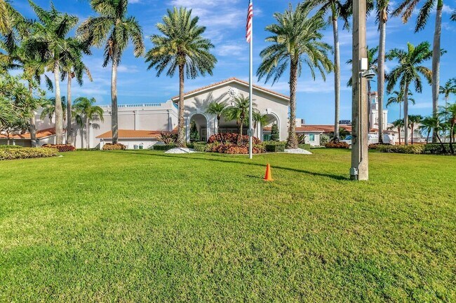 Building Photo - 6193 Pointe Regal Cir