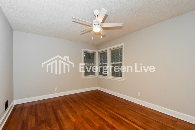 Building Photo - 568 Rainbow Cir