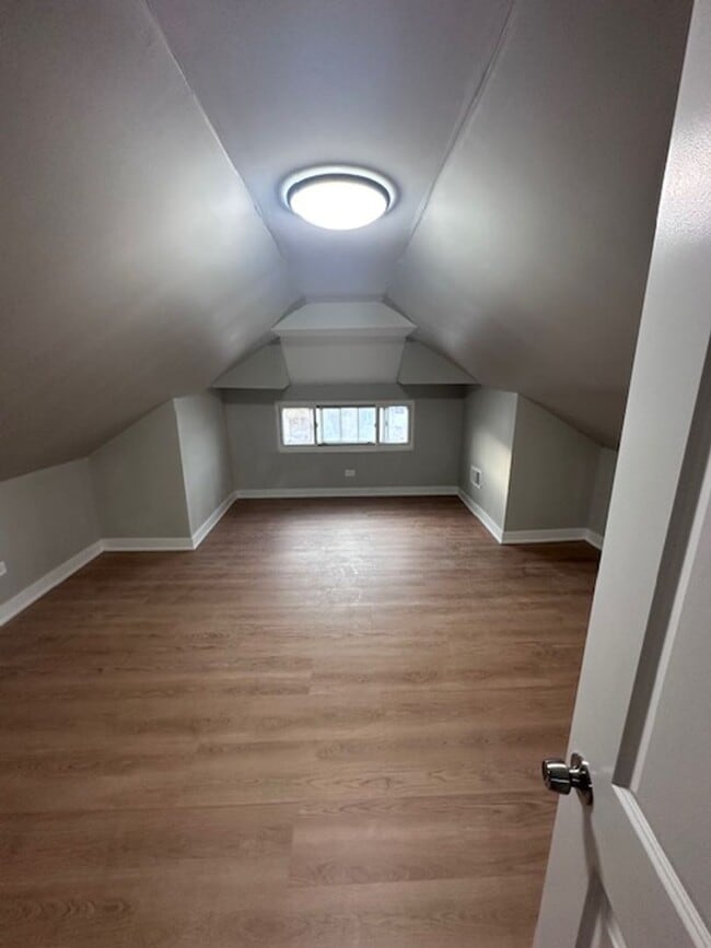 Building Photo - Clearing single family for rent