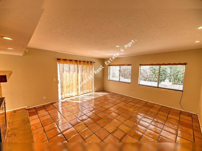 Building Photo - 4741 Calle Elegante