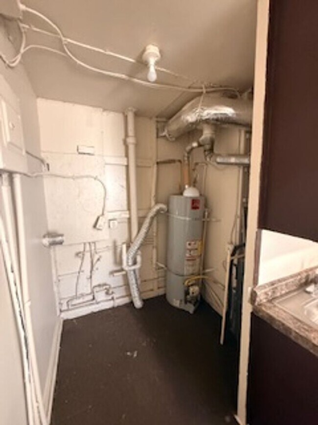 Building Photo - 2423-2425 Negley Ct