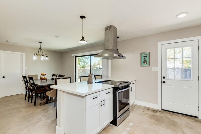 Building Photo - 16 W Geneva Dr