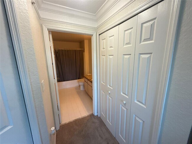 Building Photo - 5463 Vineland Rd