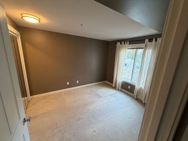 Building Photo - Tastefully Updated 2bd 2bath Queen Anne Condo for Rent!