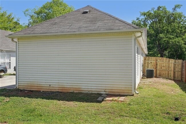 Building Photo - 2596 Bates St SE