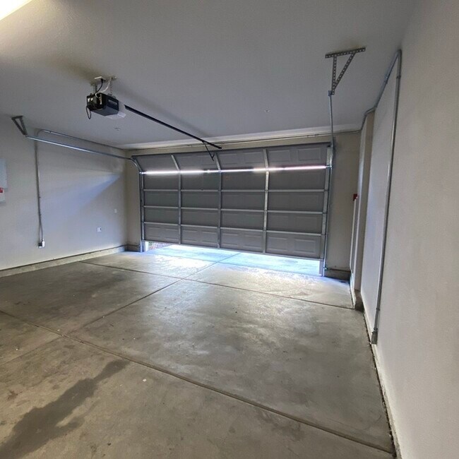 Building Photo - Modern 4bd/3ba 1930 sq. ft. home in Rancho Cordova!