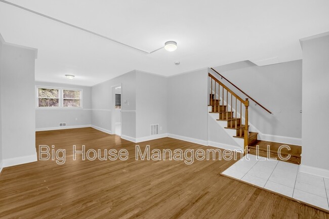 Building Photo - 1307 Dartmouth Ave
