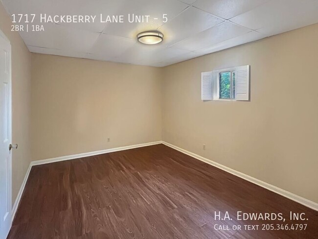 Building Photo - 1717 Hackberry Ln