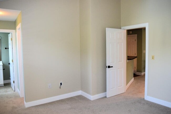 Building Photo - 6321 Park Creek Dr