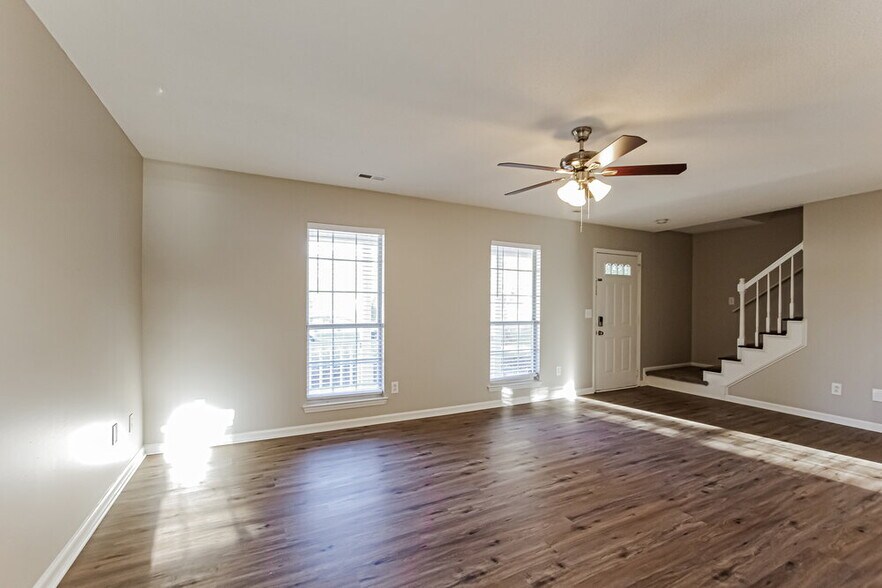 Building Photo - 4817 Farmview Dr