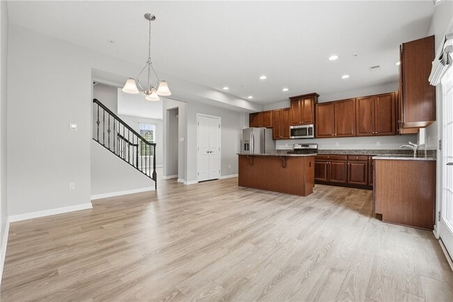 Building Photo - 202 Pointe View Dr
