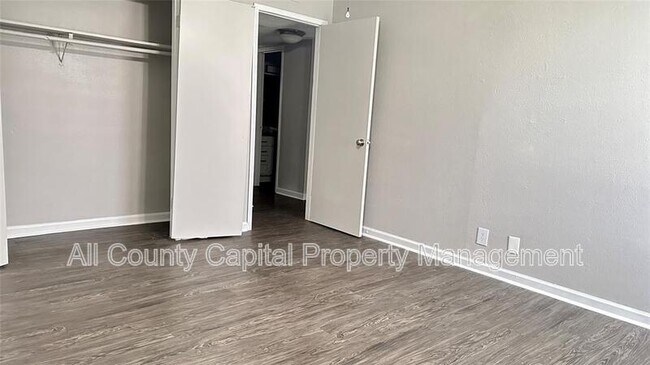 Building Photo - 5426 Menchaca Rd