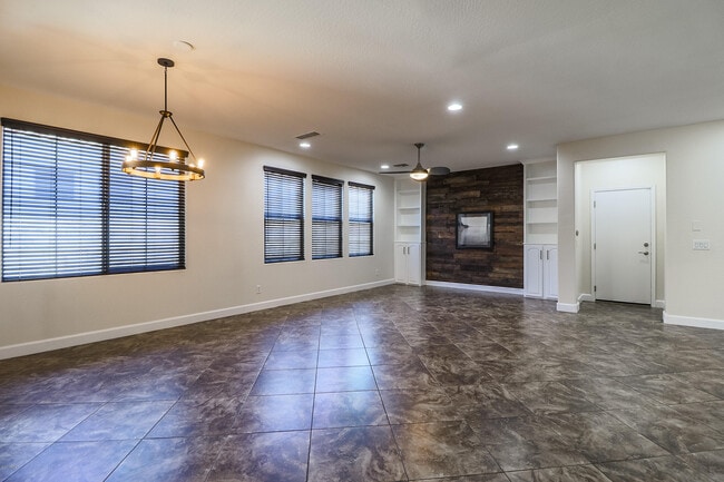Building Photo - 3457 E Orchid Ln