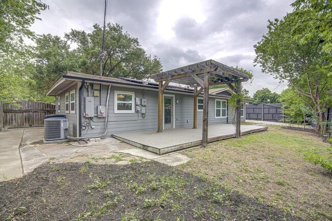 Building Photo - 1311 Westmoor Dr