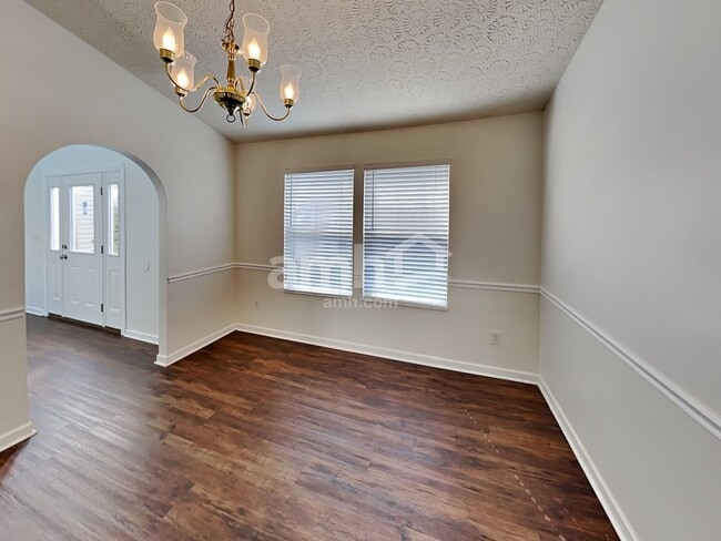 Building Photo - 837 Avalon Dr