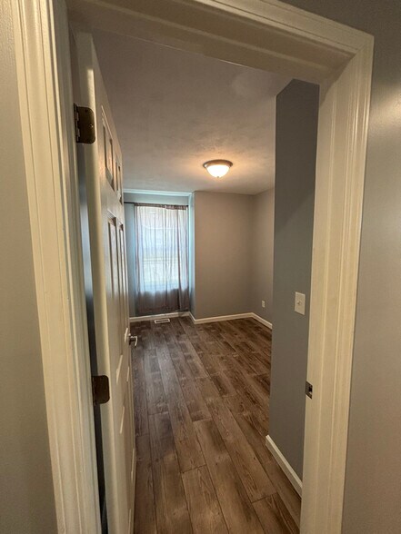 Building Photo - 1702 Milburn Blvd