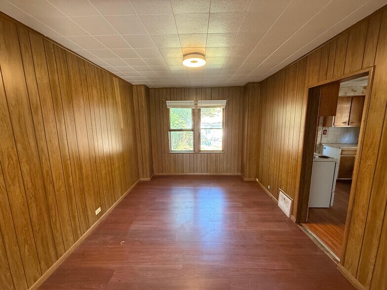 Building Photo - 9906 Zimmer Ave