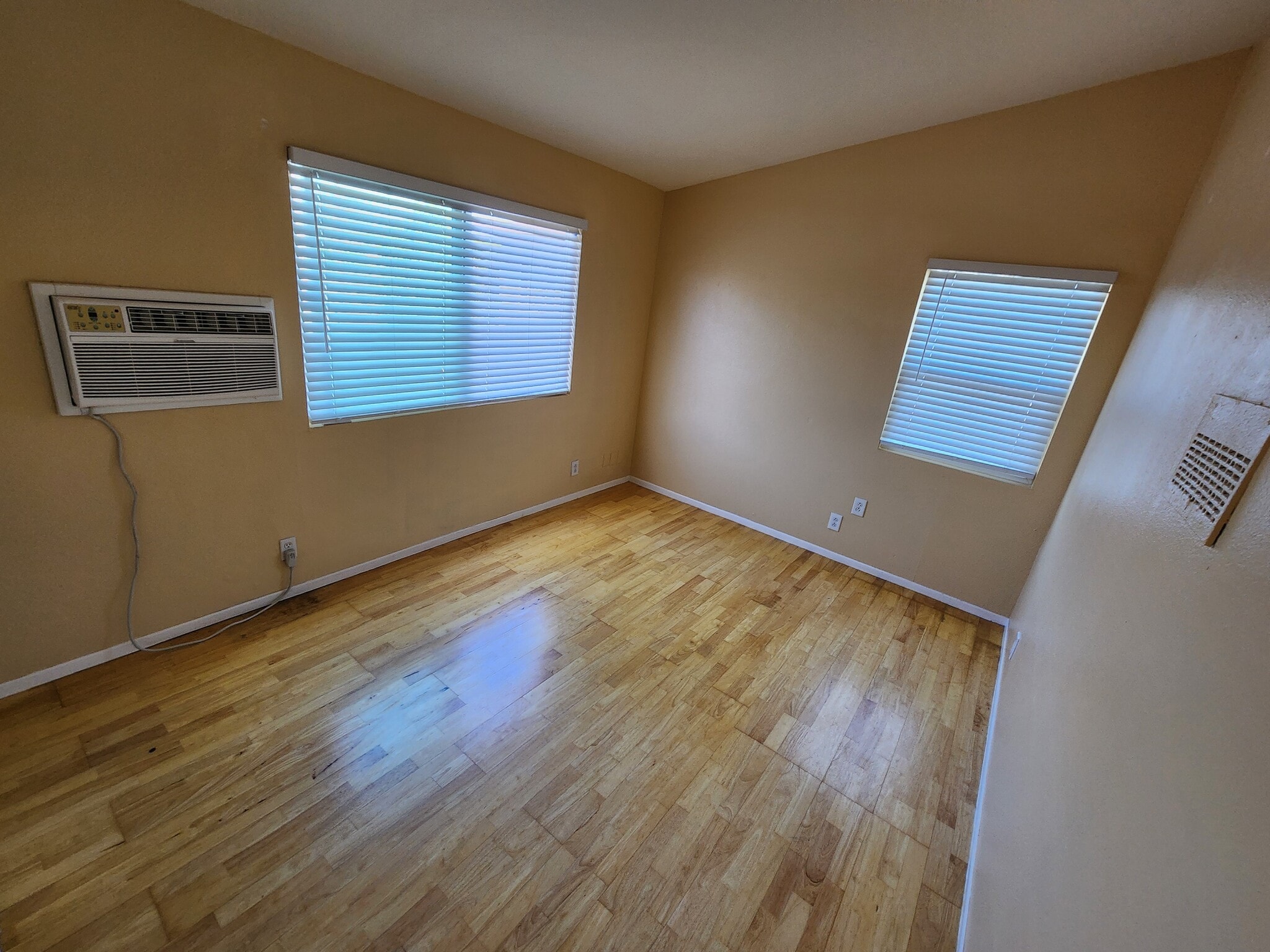 Building Photo - 5941 Whitnall Hwy