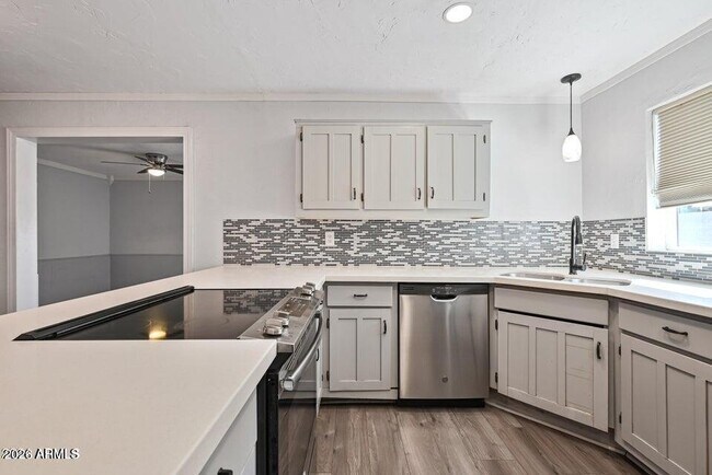 Building Photo - 6133 W Tierra Buena Ln