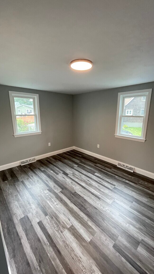 Bedroom - 20 Lakeview Pl