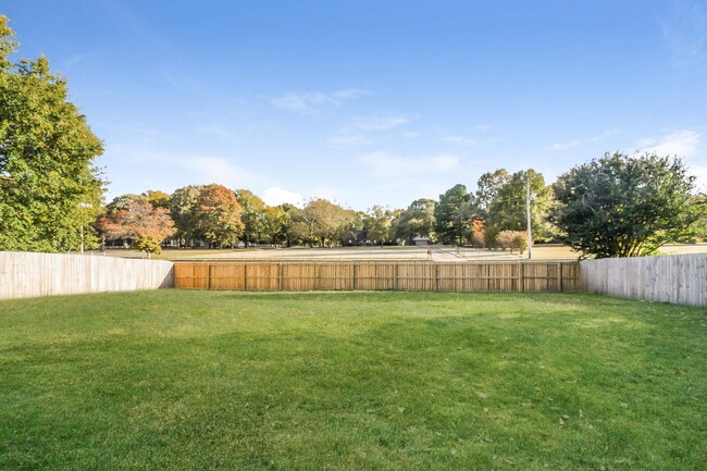Building Photo - 6885 Silver Hill Ln