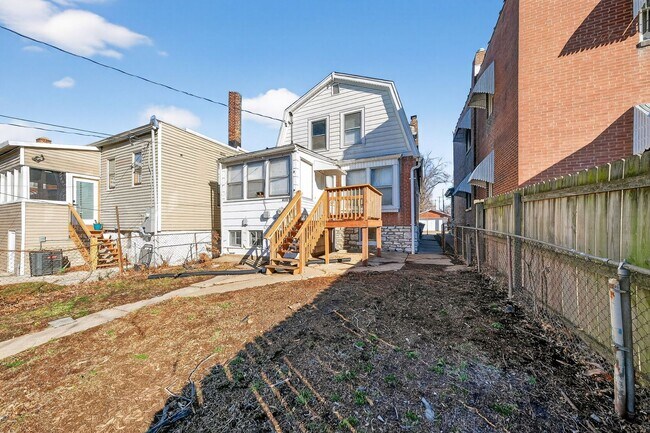 Building Photo - SECTION 8 WELCOME – 3BR Home with Covered Front Porch | $1,700