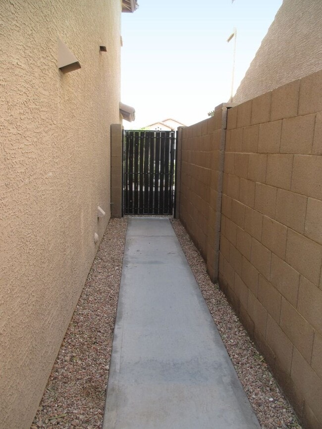Building Photo - New Listing in Buckeye