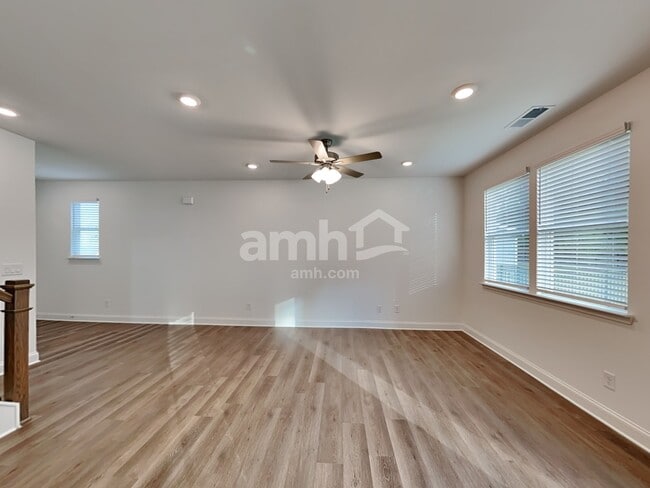 Building Photo - 1059 Highland Walk